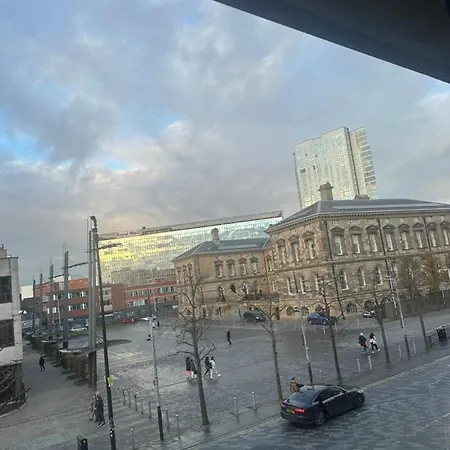Luxury Apartment Belfast City Centre Overlooking Custom House Sqaure Exterior photo