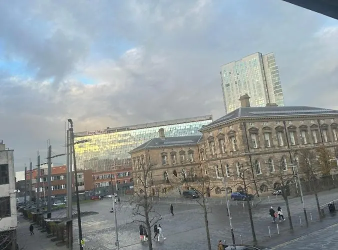 Luxury Apartment Belfast City Centre Overlooking Custom House Sqaure