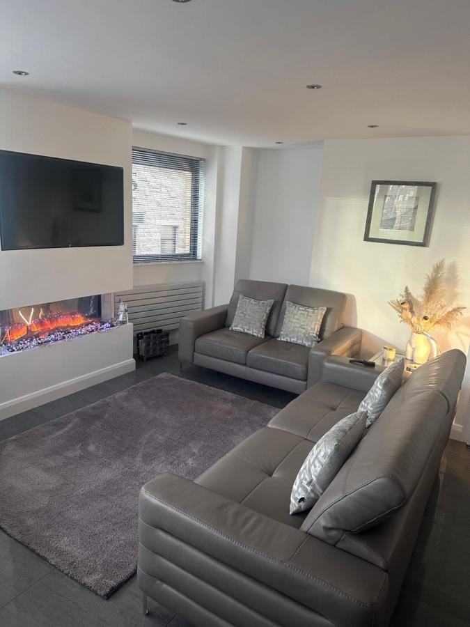 Luxury Centre Overlooking Custom House Sqaure Apartment